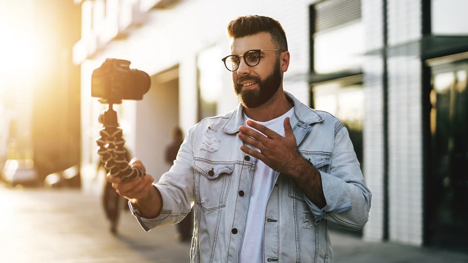ولاگ چیست؟ vlogger کیست؟ چگونه یک ولاگر شویم؟